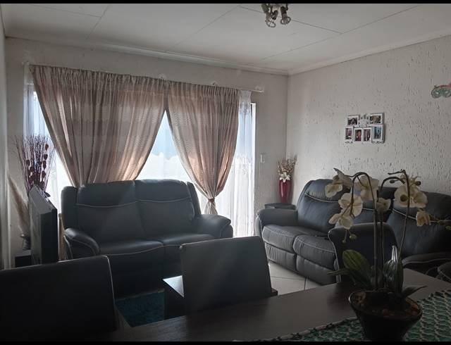 2 BEDROOM SECTIONAL TITLE FOR SALE IN BOKSBURG NORTH